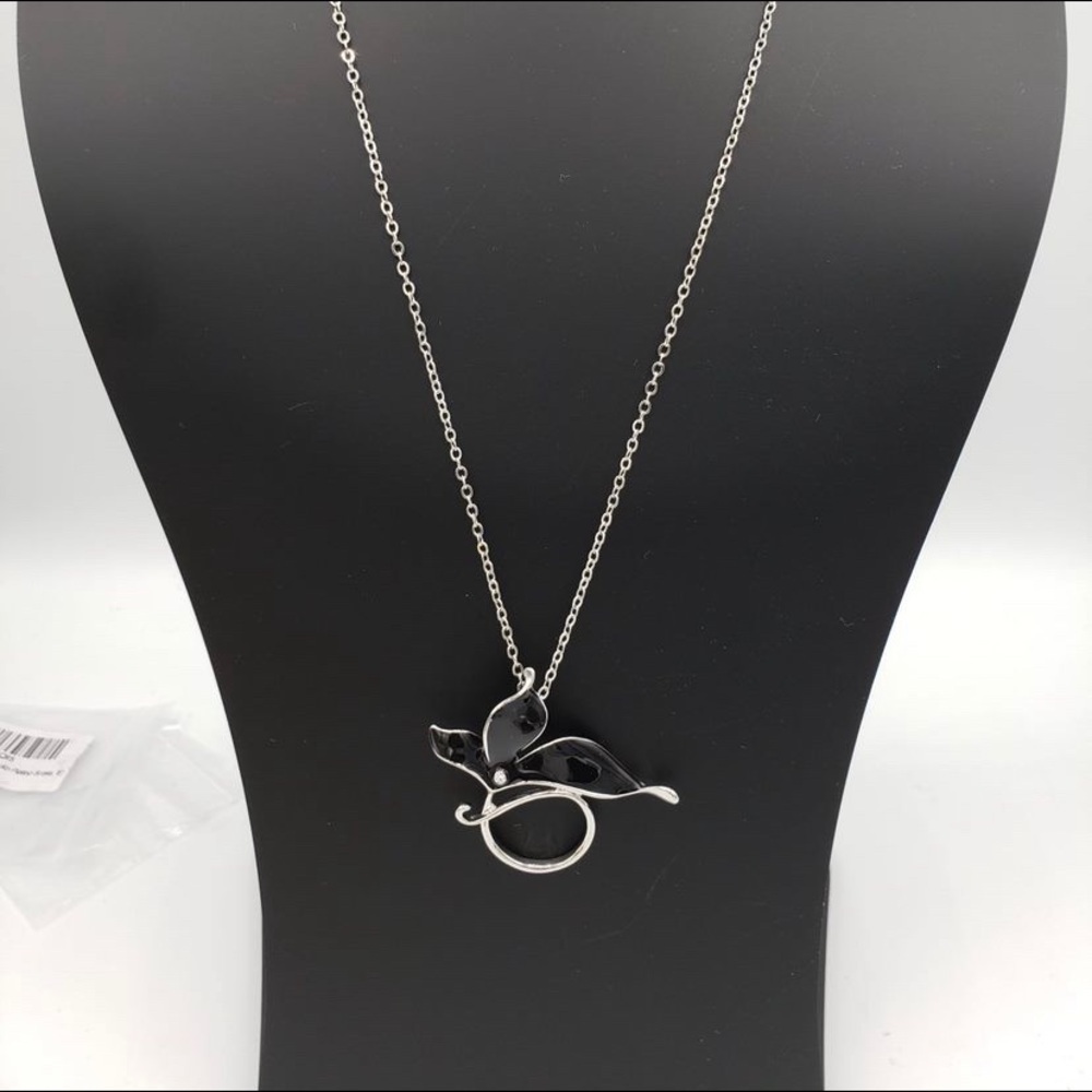 (Bonus Jewelry included ‼️)Silver flower necklace